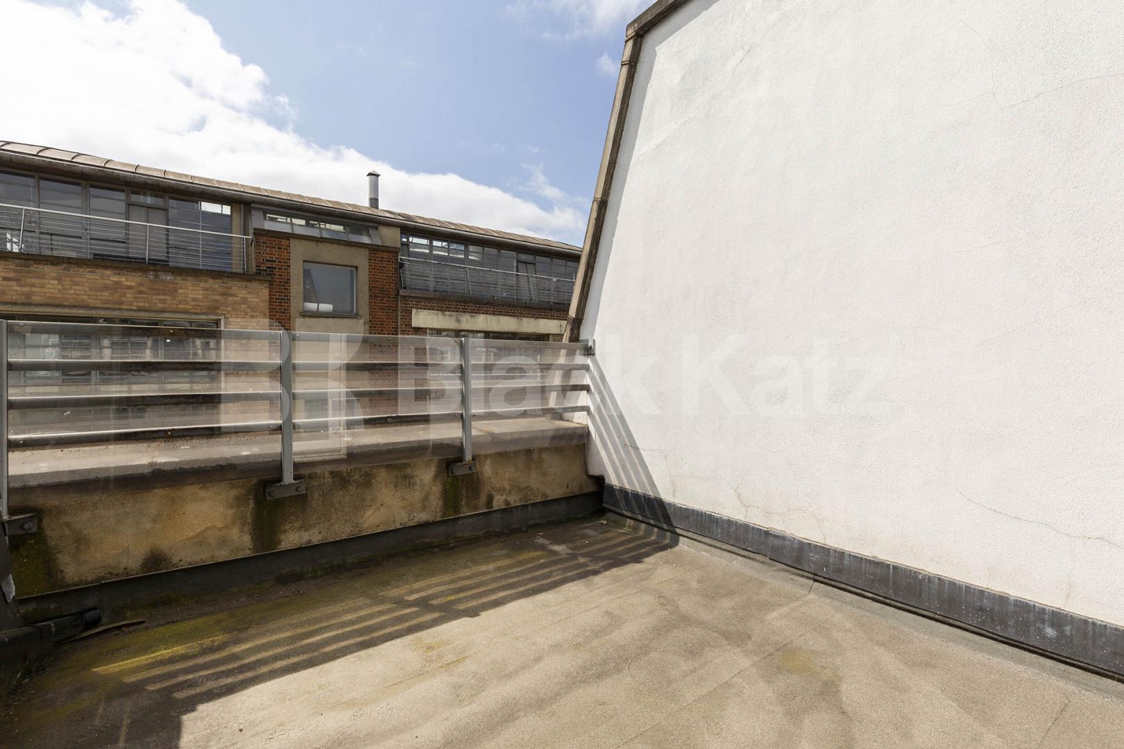 2 bed warehouse apartment in the Clerkenwell area close to Farringdon Great Sutton Street , Clerkenwell